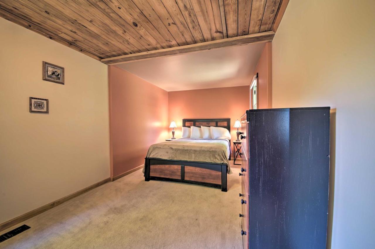 Pet-Friendly Cottage With Fire Pit - 3 Mi To Siu! Carbondale Exterior photo