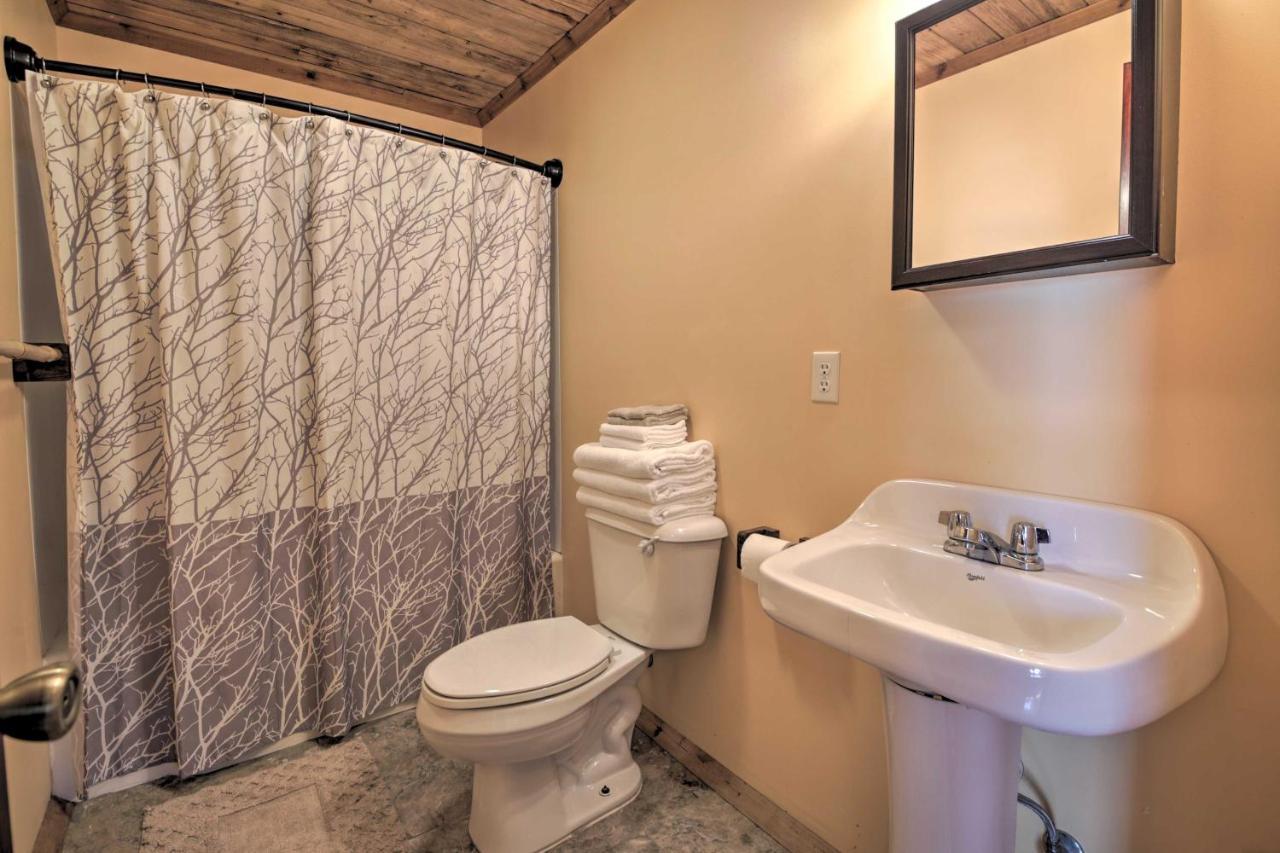 Pet-Friendly Cottage With Fire Pit - 3 Mi To Siu! Carbondale Exterior photo