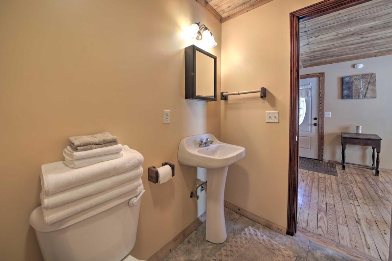 Pet-Friendly Cottage With Fire Pit - 3 Mi To Siu! Carbondale Exterior photo